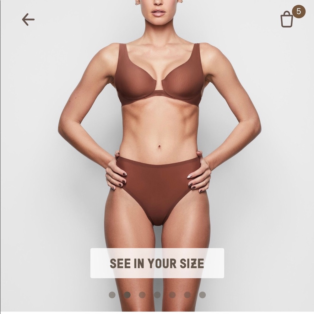 SKIMS NAKED UNDERWIRE PLUNGE BRA